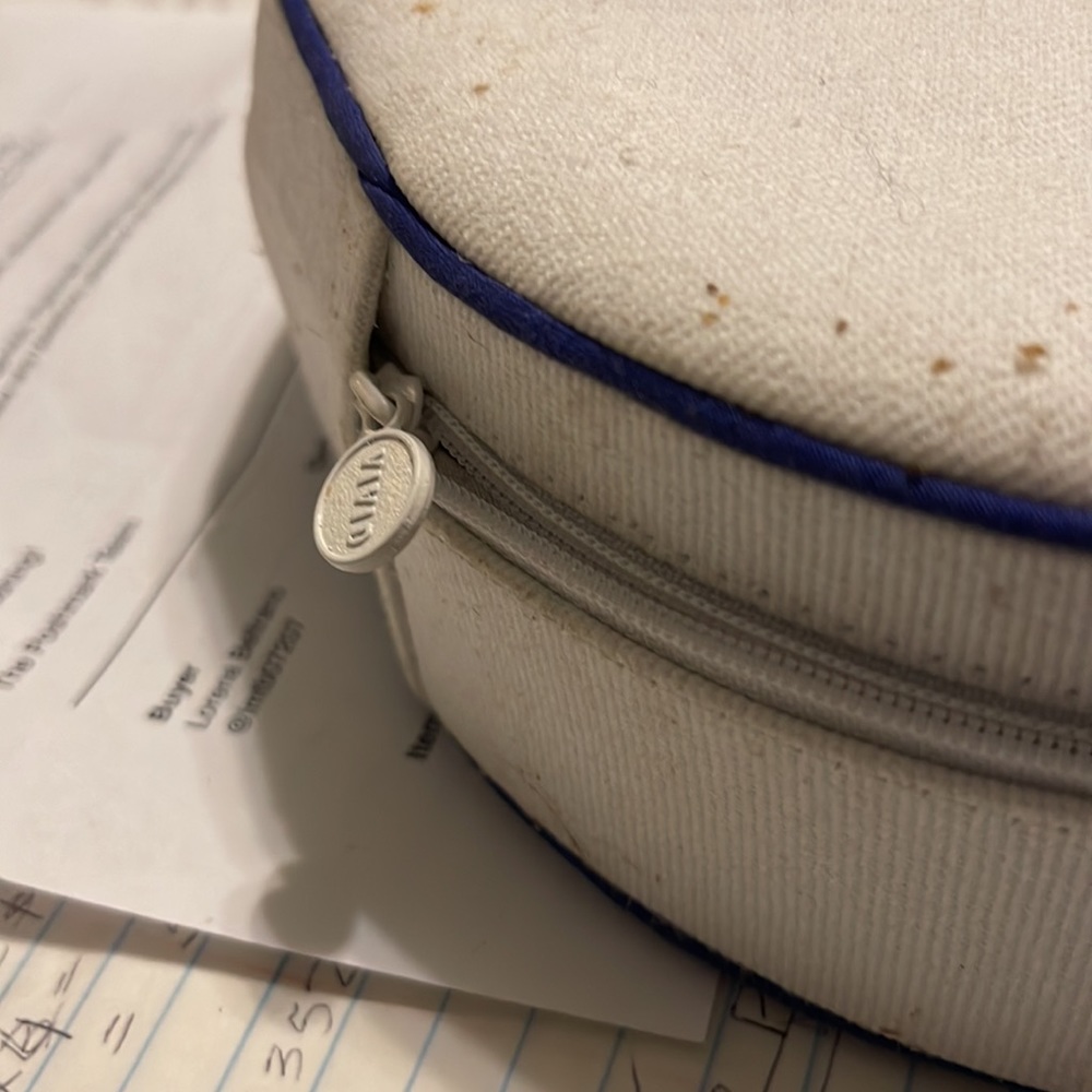 COPY - CLOTH STORAGE BOX ZIPPER CLOSING ROUND SHAPE WHITE WITH DARK BLUE PIPING - Picture 4 of 5